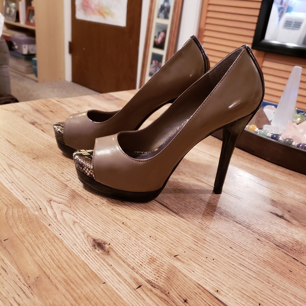 Jessica Simpson Khaki Edith Heels Sz 6.5w